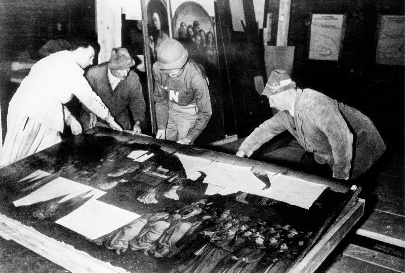 he Ghent Altarpiece during recovery from the Altaussee salt mine at the end of World War II