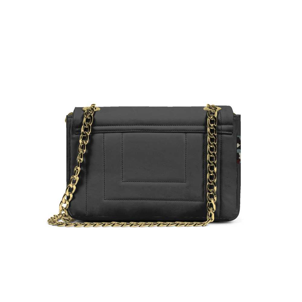 Elegant handbag with gold chain strap