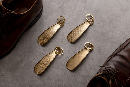 京都発。錺金具職人が仕立てる真鍮製シューホーン（靴べら） | 錺之