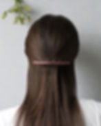 サムネイル： 錺之-KAZARINO- 銅製バレッタ 着用イメージ ロングヘア 後ろ姿