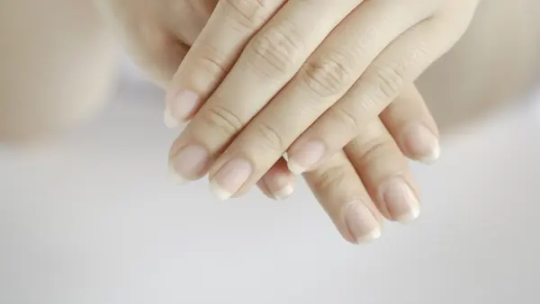 A la base : il y a l’ongle…