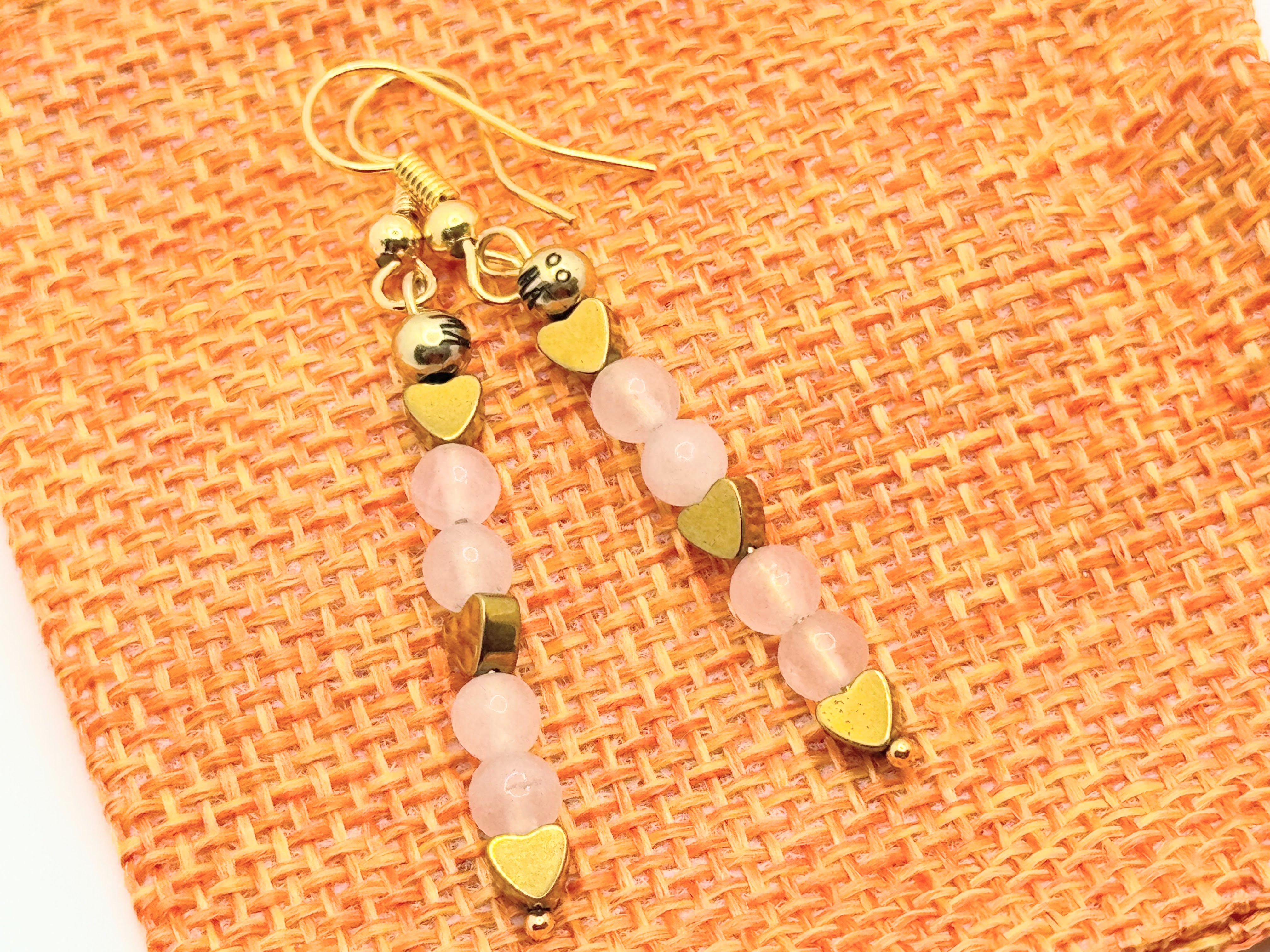 💗 Boucles d’Oreilles Te Quiero – Quartz Rose & Hématite Dorée 3cm