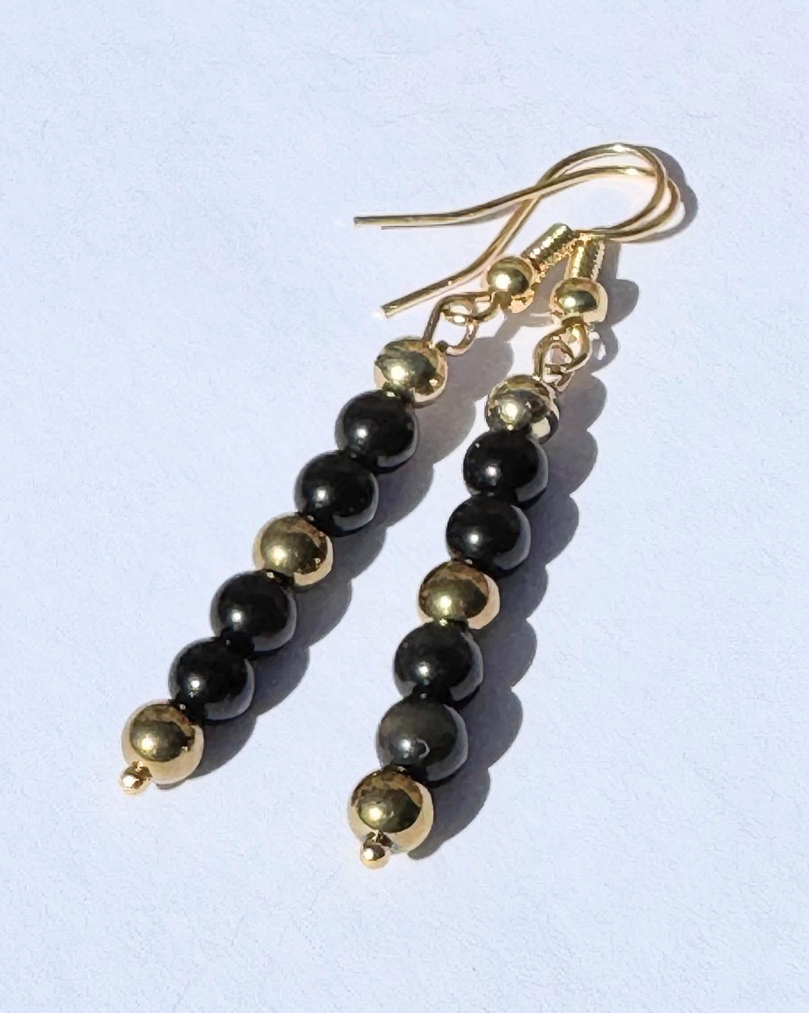 ⚫Les petites INDISPENSABLES dorées –– Obsidienne noire & Or 18K