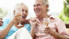 Alcool, amour et longévité : la clé des relations durables ?