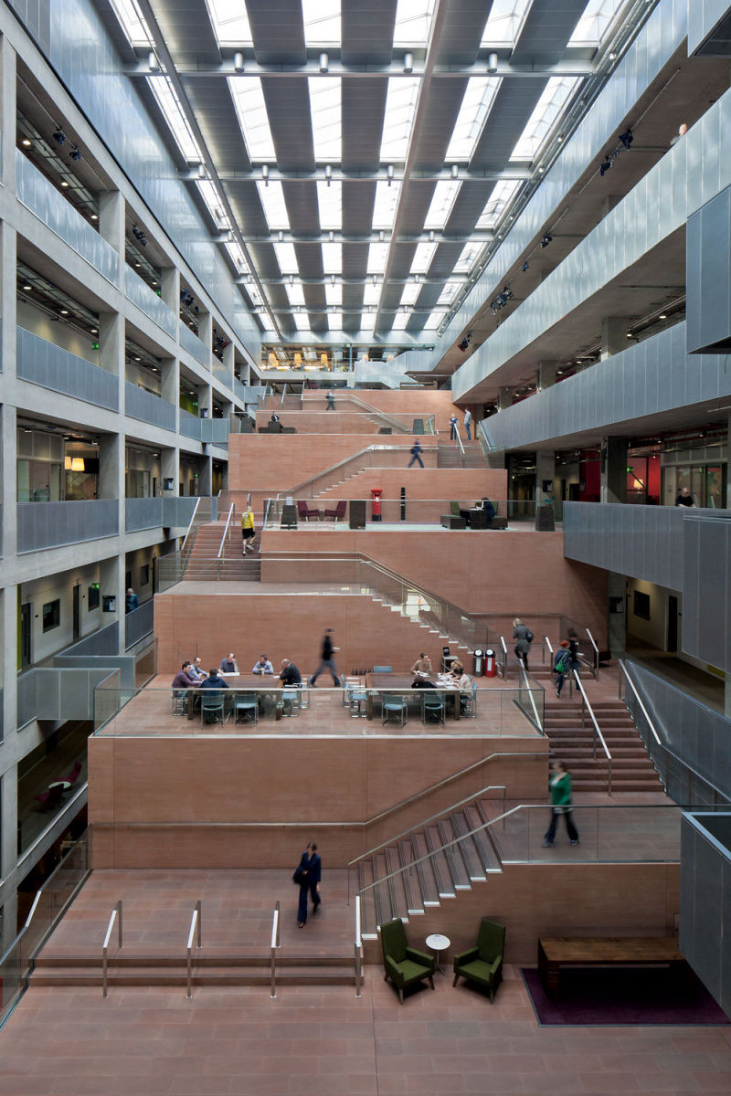 Main stepped atrium