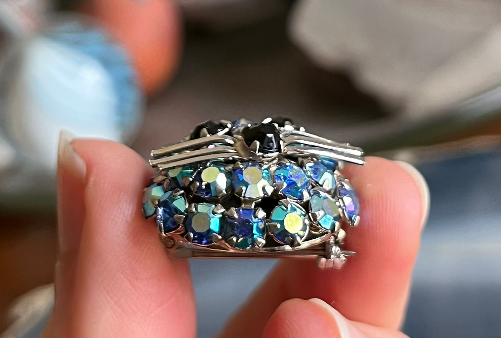 Thumbnail: Vintage Warner Blue Rhinestone Cat Face Brooch
