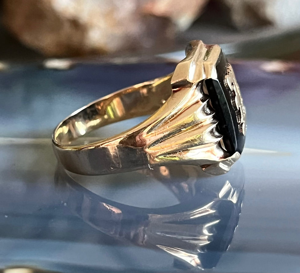 Thumbnail: Vintage Art Deco 10K Gold Black Onyx Initial E Signet Ring