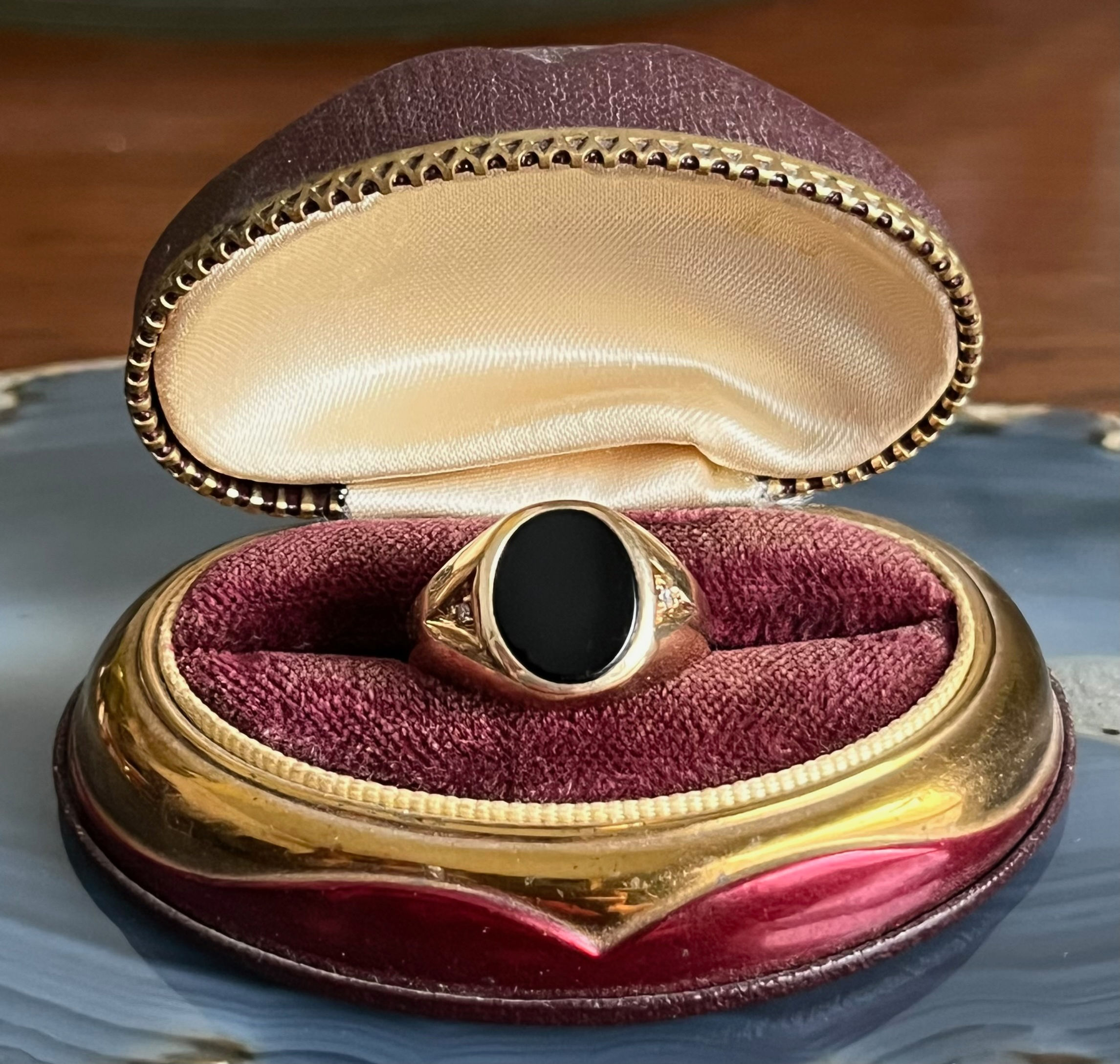 Vintage Men's 10K Gold Black Onyx Diamond Signet Ring