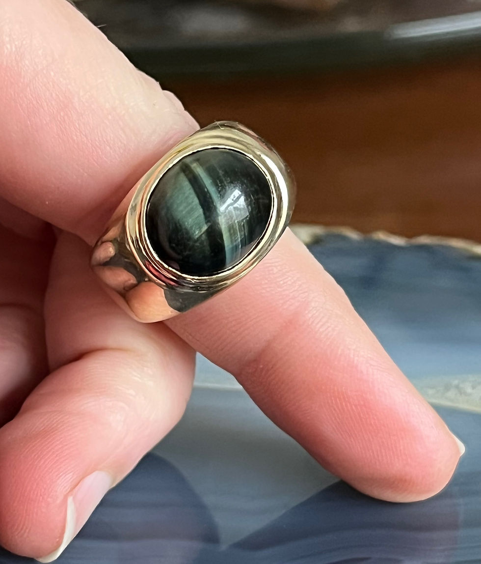 Thumbnail: Vintage Mens 10K Gold Cat's Eye Chrysoberyl Signet Ring