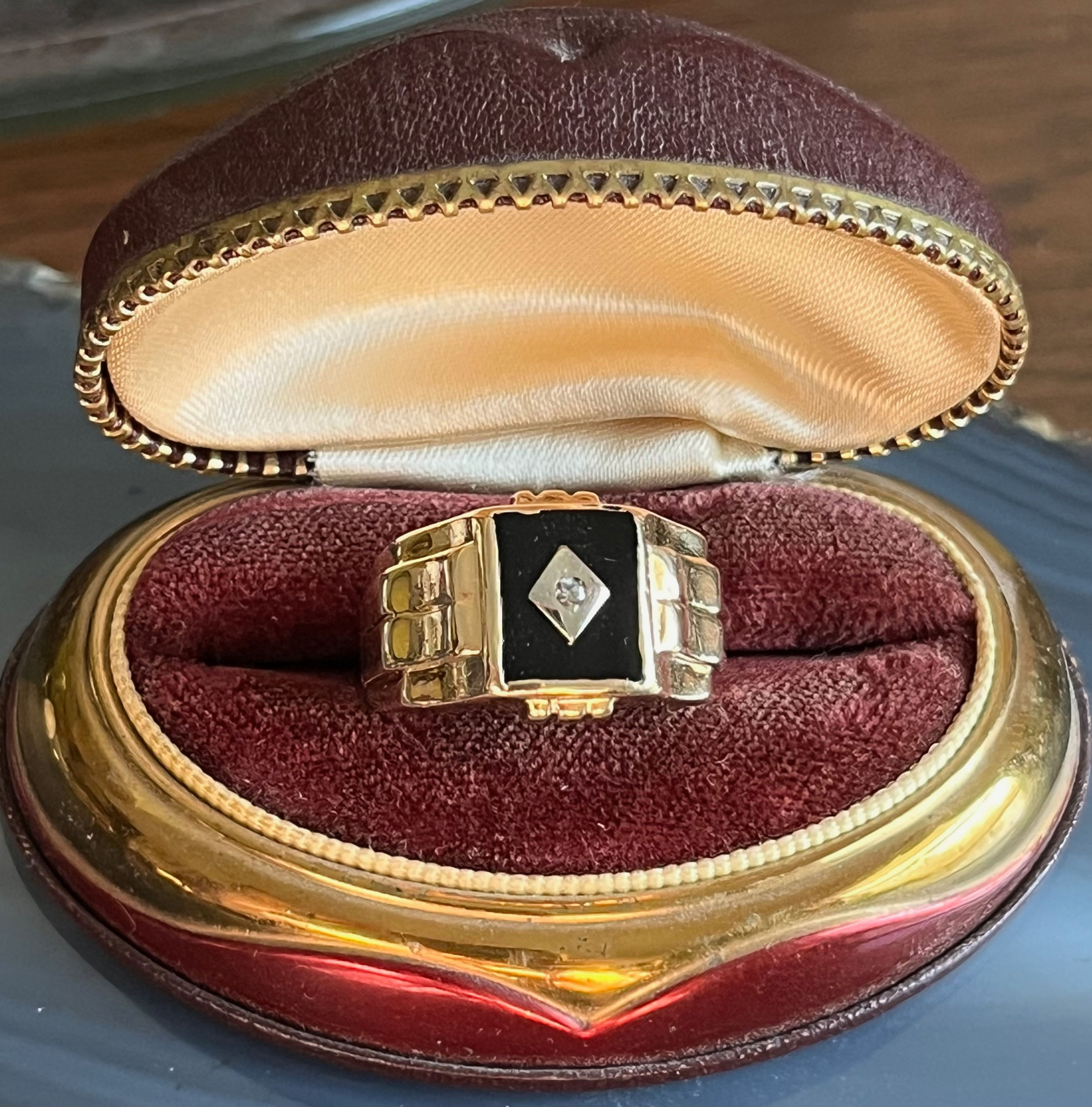 Vintage Art Deco 10K Gold Black Onyx Diamond Signet Ring