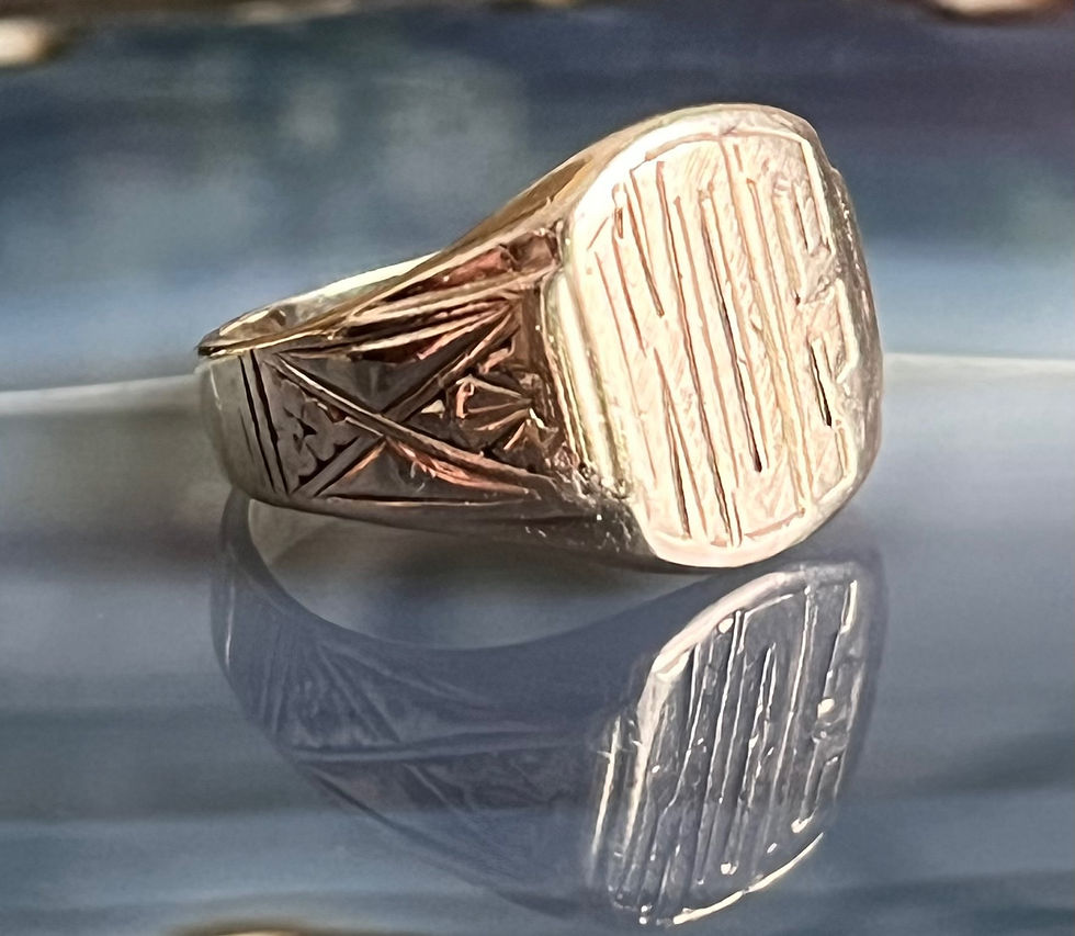 Thumbnail: Mens or Ladies Vintage 10K Gold Initial Signet Ring