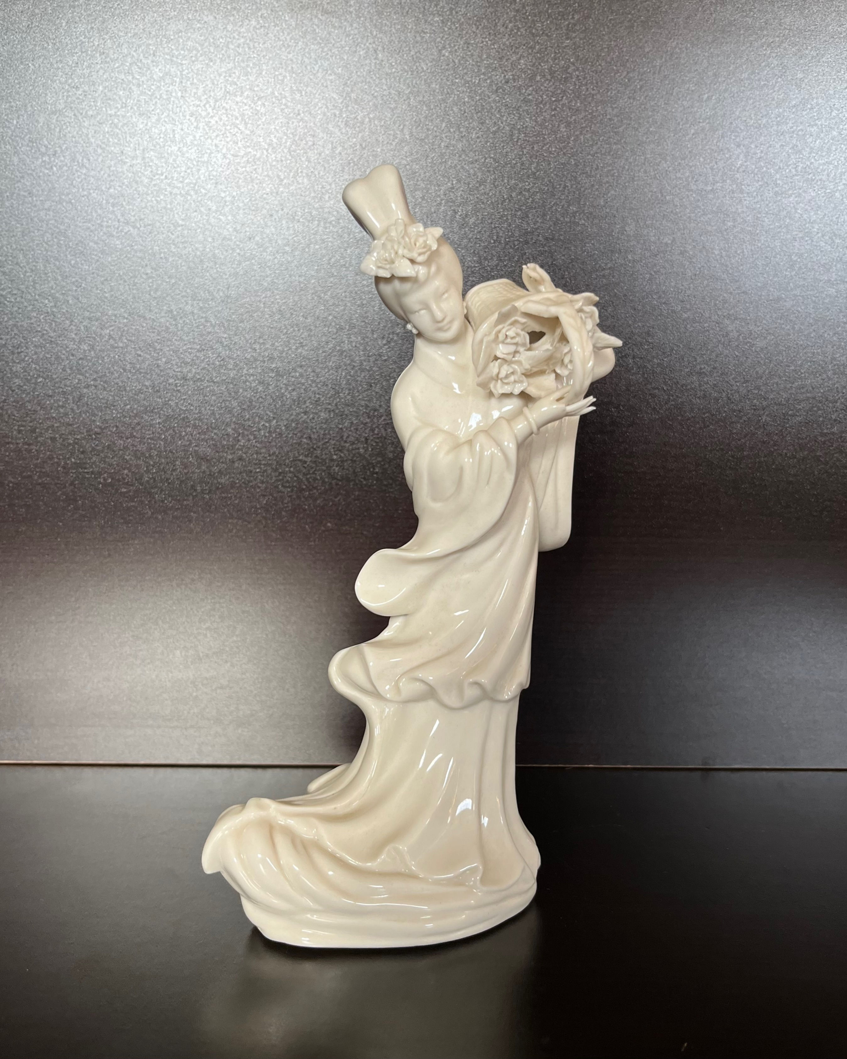 Vintage Chinese Guanyin Blanc de Chine Statue Geisha Goddess Figurine