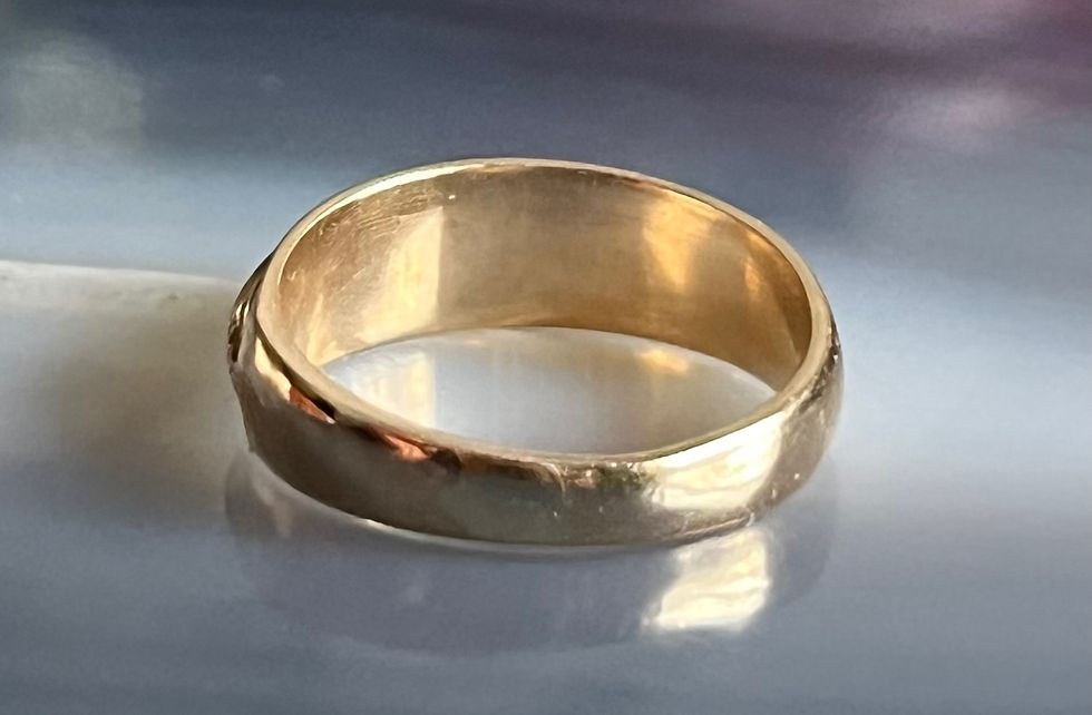 Thumbnail: Vintage Ladies MCM 10K Yellow Gold Patterned Wedding Band Ring