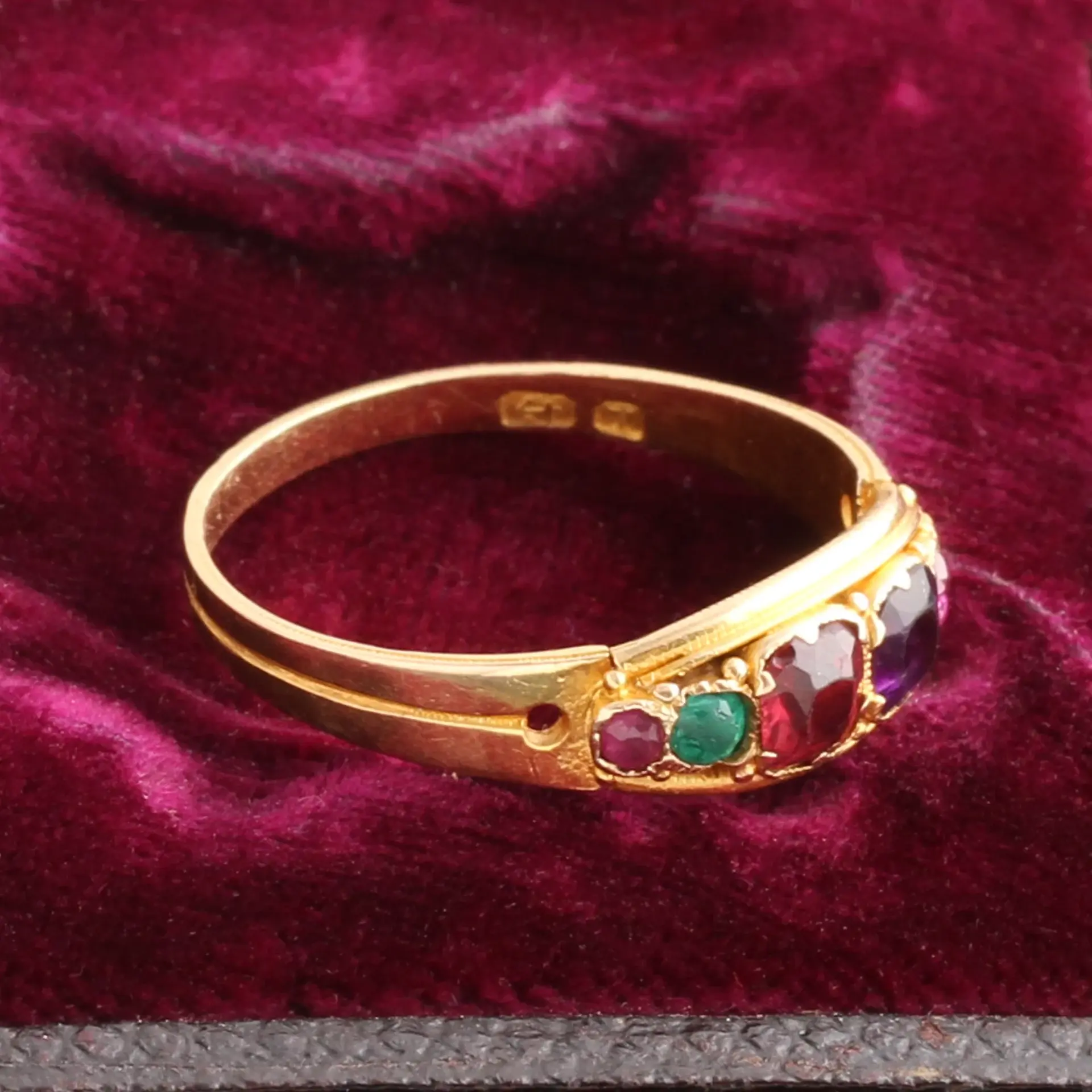 GEORGIAN Graduated Stone “REGARD” ACROSTIC RING