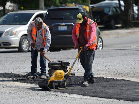 Después de las lluvias ayuntamiento repara calles dañadas