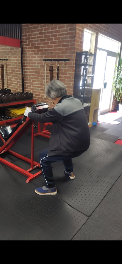 「70代から自力スクワットへ|歩行困難だったN様の1年半【奈良市パーソナルジム】」