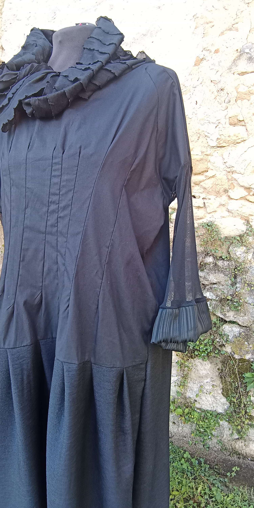 Thumbnail: Robe Noir 