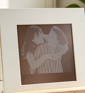 Ours memories metal plate wooden card holder