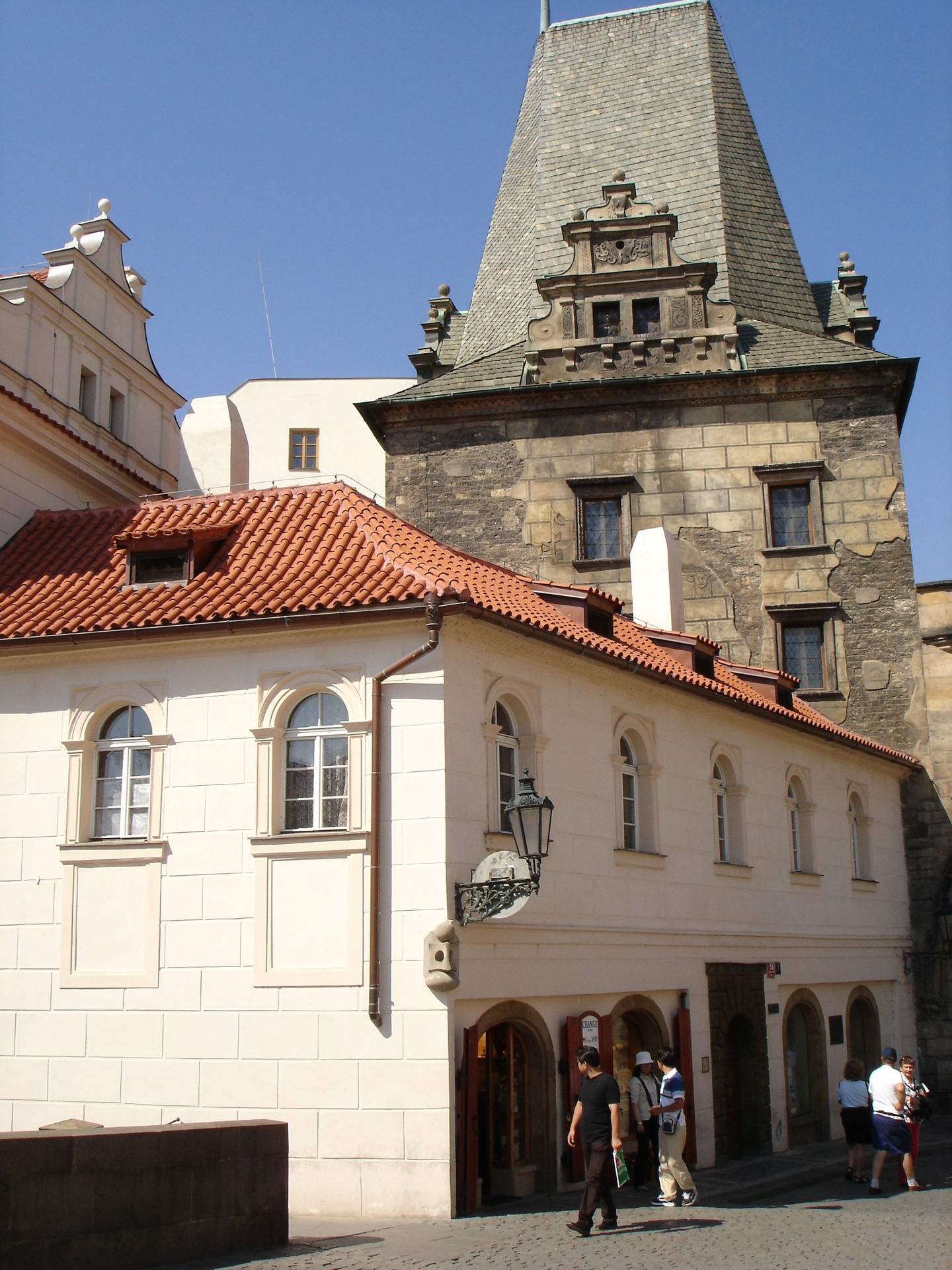 Mýtný dům u Juditiny věže a Karlova mostu.JPG