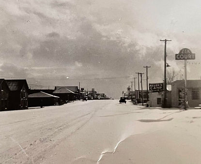 Zia Court 1940 with Allen's Camp Next Door.jpg