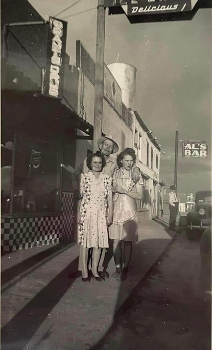 Grants Drug Co. 1944 Ellen, Bill and Alice Munson.jpg