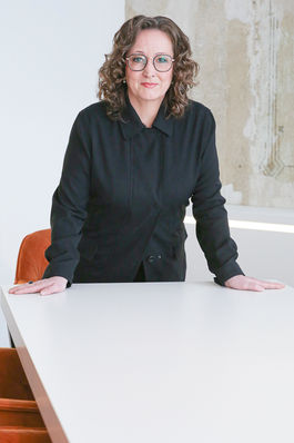 Frau im kreativen Meeting, Business-Portrait von Marie-Christine Möller in Wiesbaden