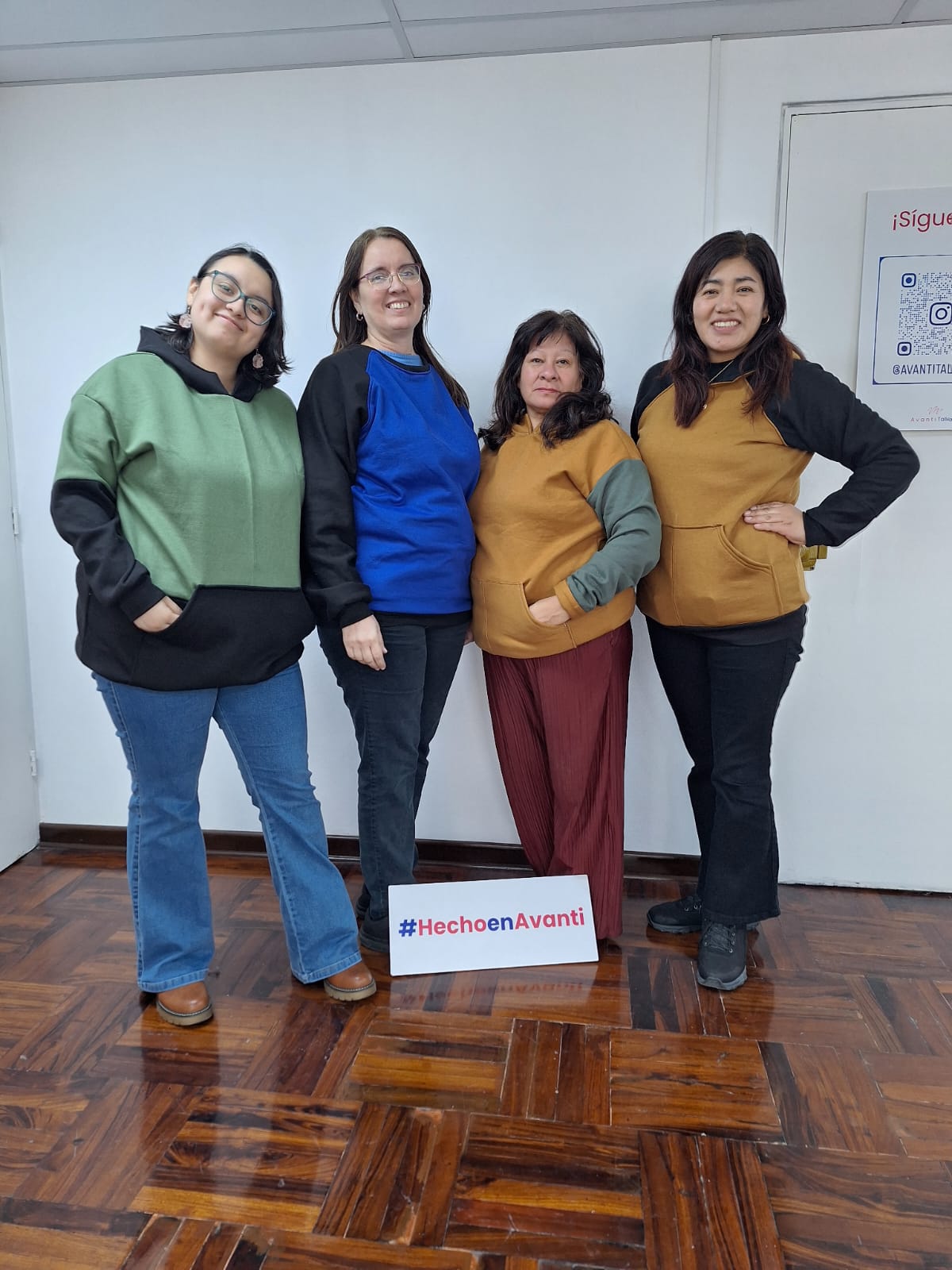 Alumna mostrando su proyecto: Prendas de abrigo en distintos colores