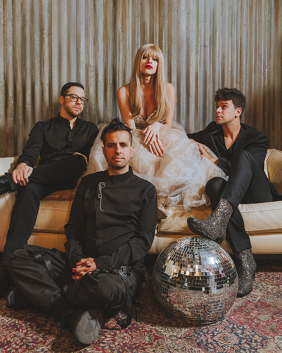 Let's_Sing_Taylor_band_Photo