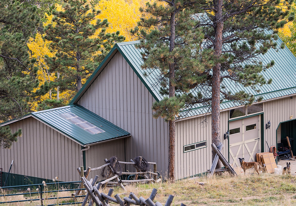 The Inka's Acres barn in the season of fall.
