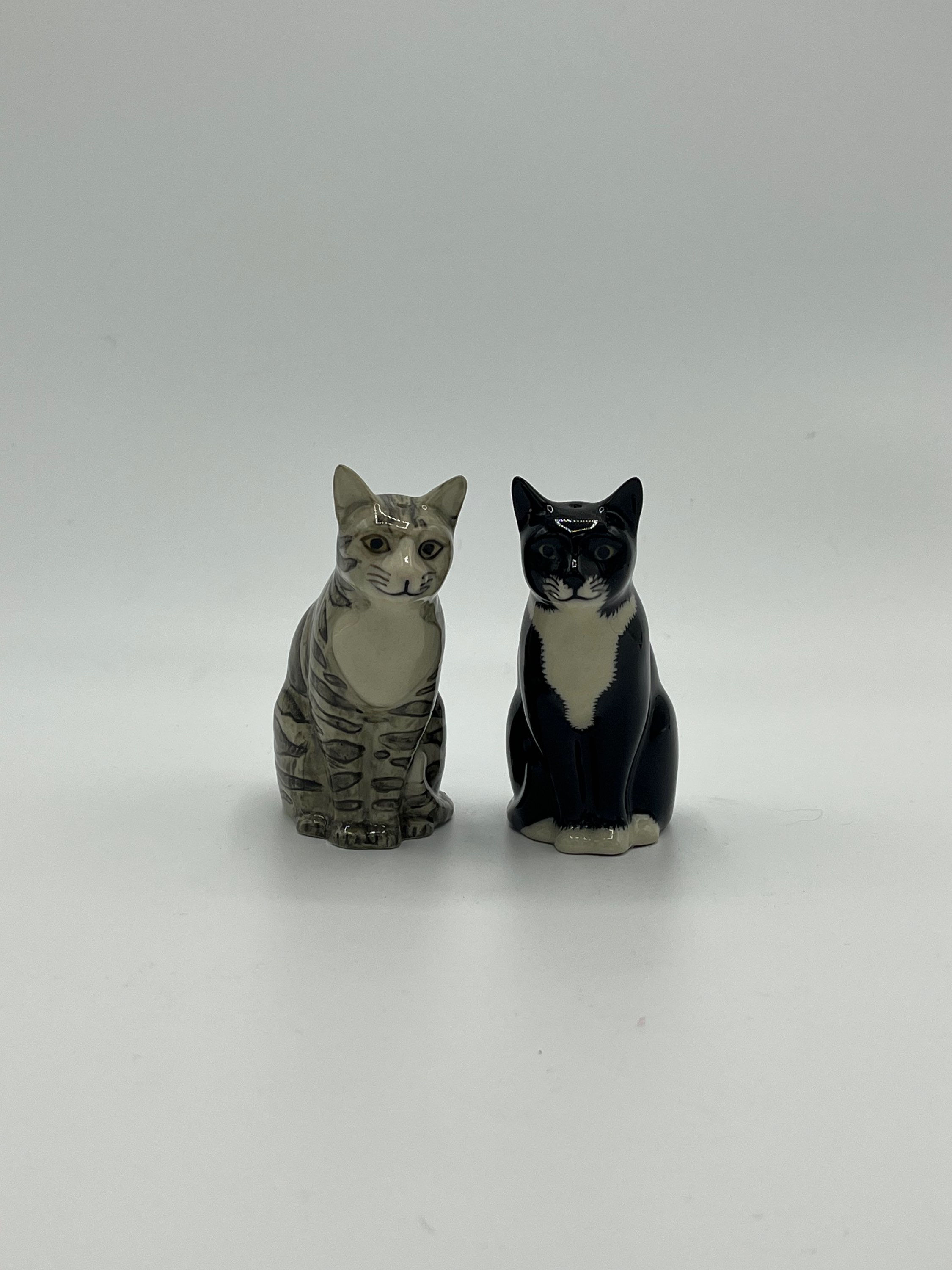 Salz und Pfeffer aus Porzellan.Unterschiedliche Tiere