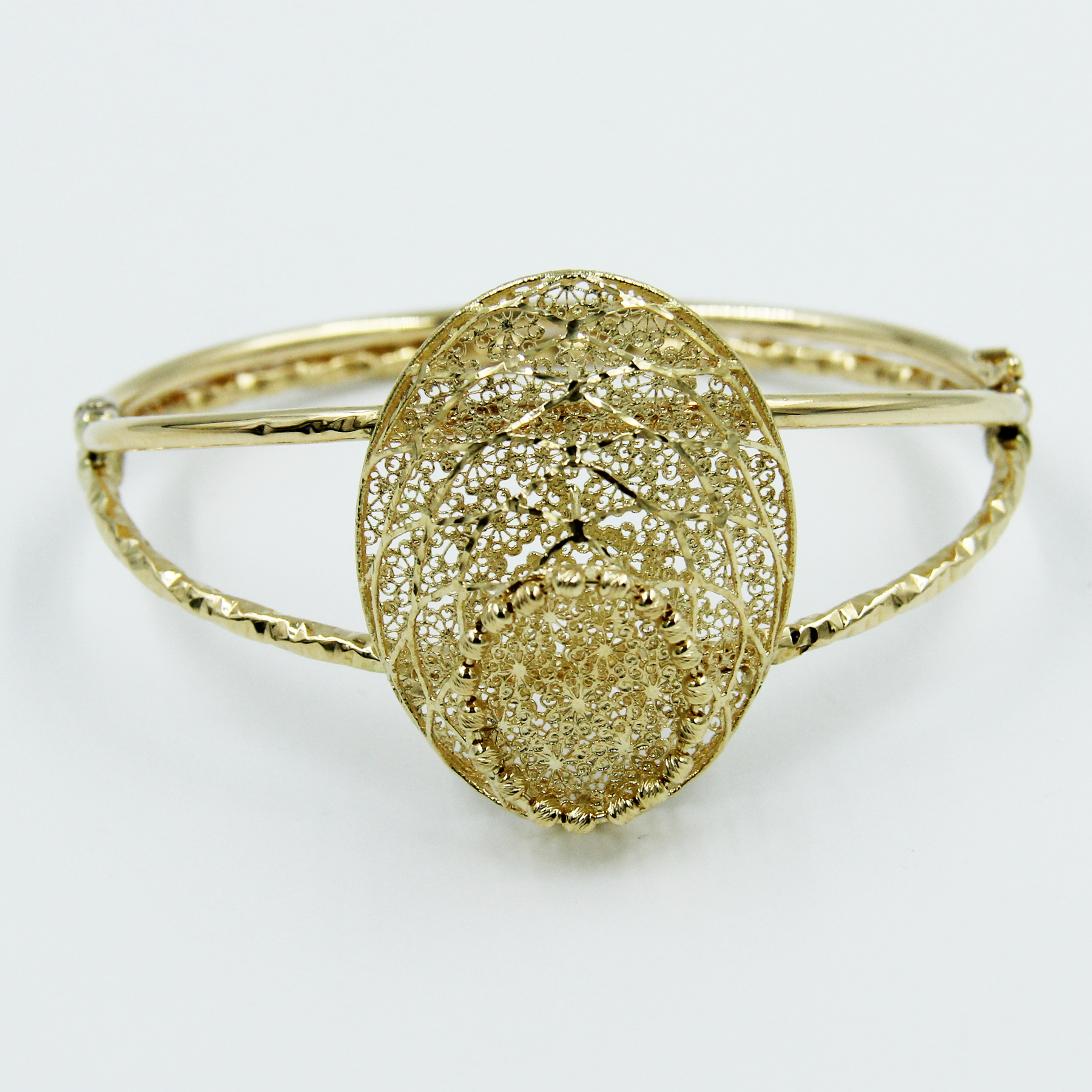 18kt Gold Jewellery | 18kt Gold Bangle | Bangle for Women