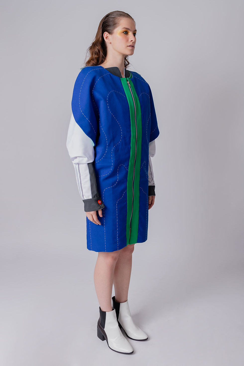 Miniature : El saco largo azul para un look casual o uno más formal