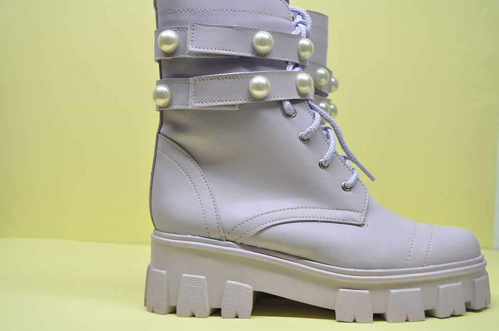 Miniature : Botas que fusionan suavidad y moda para un estilo casual con personalidad