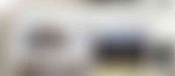 Annonsskylt om tomter för nybyggnation.