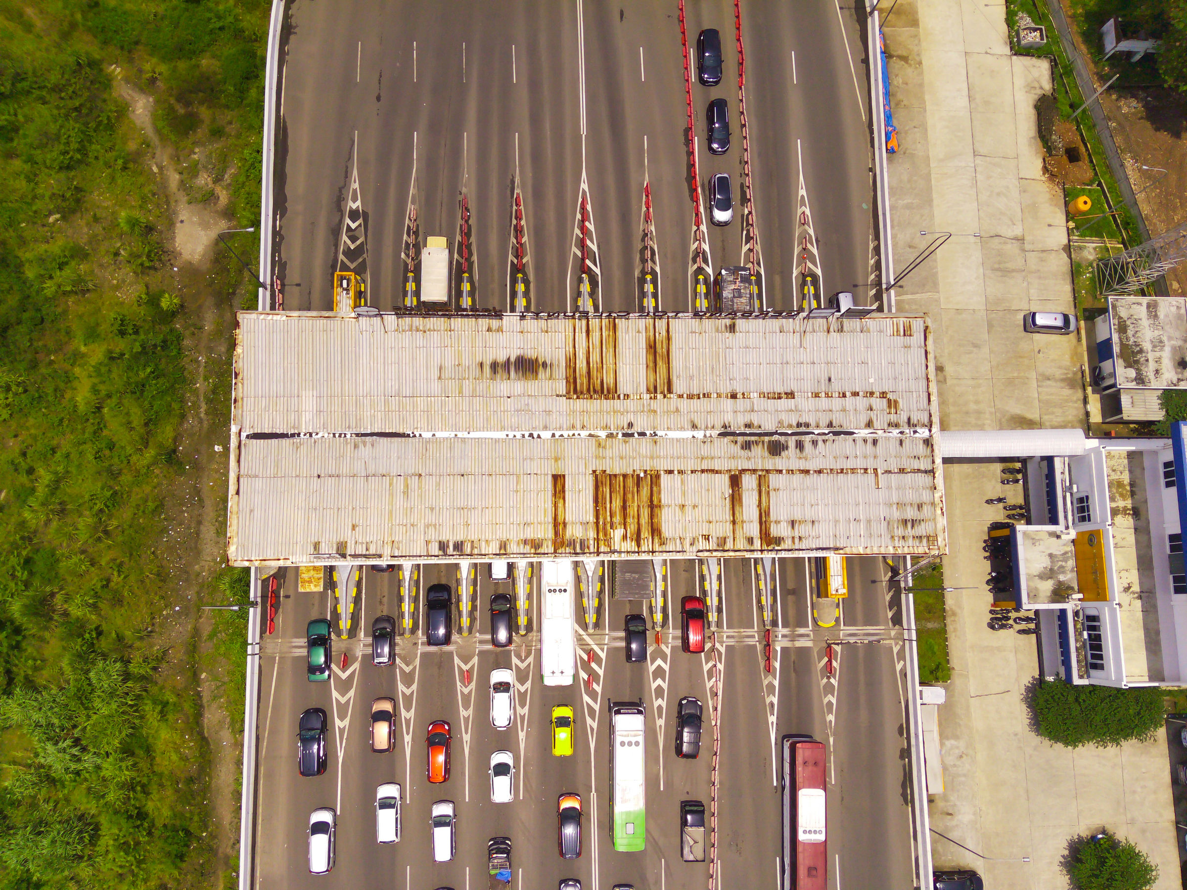 large-vecteezy_bird-eye-view-of-vehicle-queue-at-the-purbaleunyi-toll-gate_44282127_large.