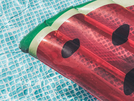 Cómo limpiar una piscina de plástico