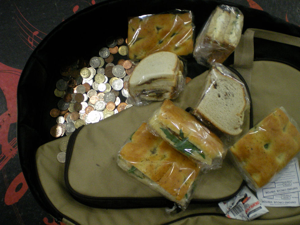 ありえへん量のサンドウィッチが入りました。