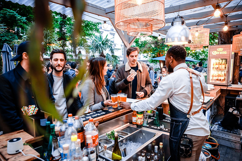 Terrasse Paris I Café A . I Gare de l'est I 75010 I Canal St Martin Grande Terrasse Cocktail à Paris I Grazia I Afterwork I Ouprendre l'apéro à Paris