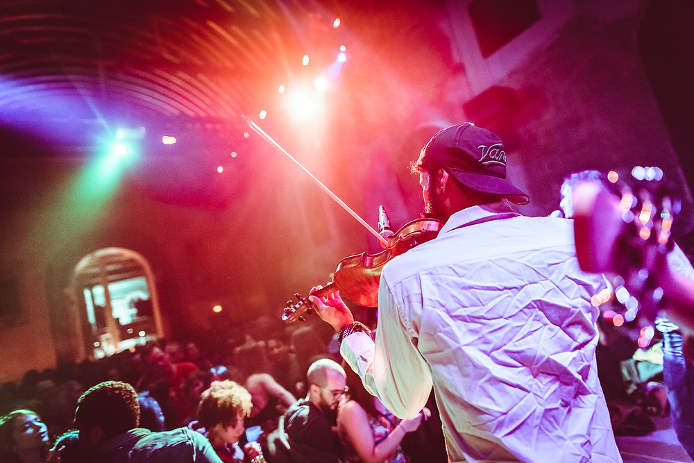 Top Sortir à Paris - Soirée Bresill - Les soirées brésiliennes vont mettre le feu à la capitale cet été : concerts, bals, spectacles, festivals, initiations à la samba, clubbing… On vous ...