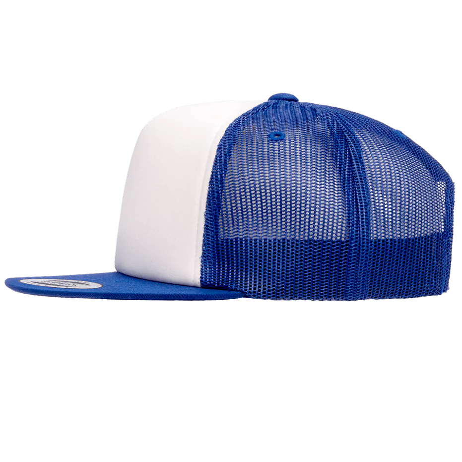 casquette-trucker-yupoong-white-front-a-personnaliser-6005-royal-white-royal-gauche.webp