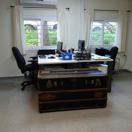 מס' 1 ארכיון מבט למערב   עם הארגז.jpg