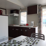Vue intérieur sur un mobil home à vendre au Camping Les Flots Bleus à Piriac sur mer
