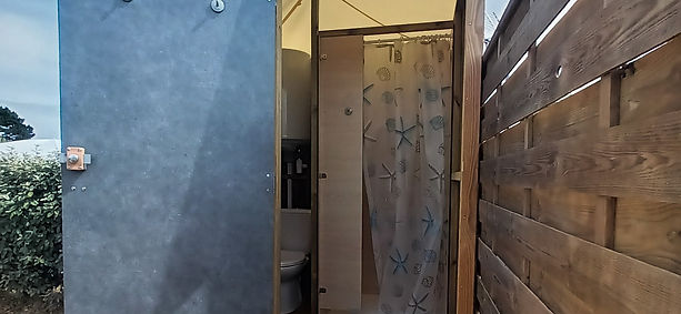 Wir entdecken die Dusche!!