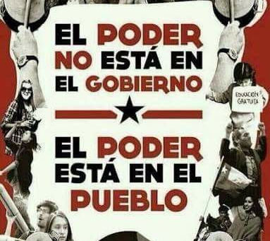 Cartel con la leyenda El poder no está en el gobierno, el poder está en el pueblo