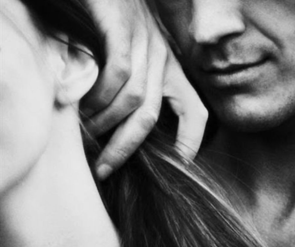 Fala baixinho e geme