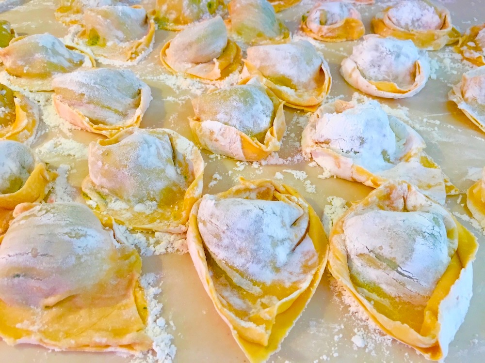 Nuestros raviolis rellenos de pescado o carne.