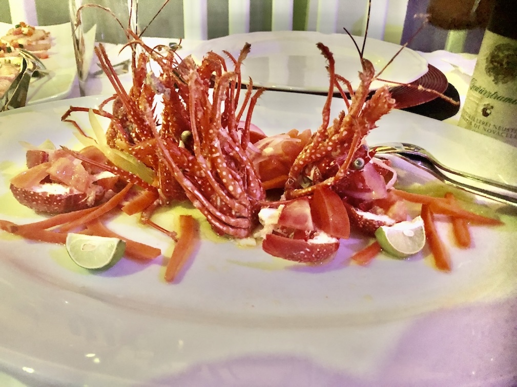 Creamos, soñamos, nos atrevemos... Recetas tradicionales o cocina de autor. Estamos motivados para ofrecerte una experiencia de calidad. En cada bocado queremos hacerte viajar por el mundo del placer sensorial, gustativo y olfativo.