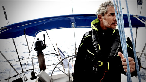 Traversée de la Méditerranée à la Voile. Valéry PLATON. Apprendre à voyager, apprendre la voile et la croisière