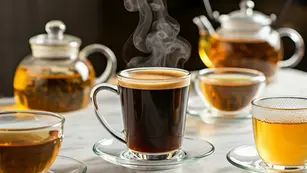 Νερό, καφές, τσάι: Ο καθημερινός συνδυασμός που φέρνει μακροζωία