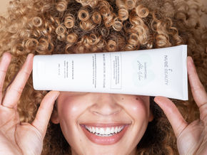 Comment éviter que vos cheveux ne regraissent trop vite après un lissage Kératine ou Tanin ?